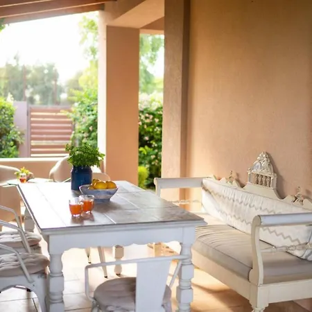 Avithos Bay בית נופש *