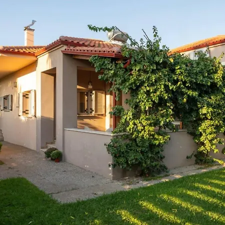 Holiday home Avithos Bay *